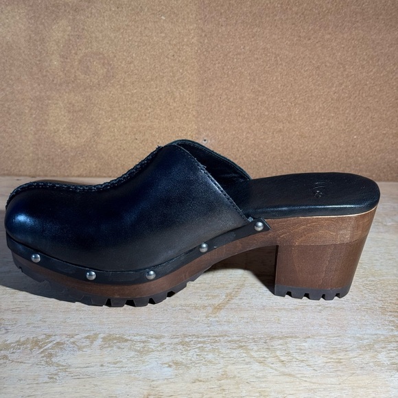 UGG clogs, black leather, studded. Size 9M - Picture 4 of 15